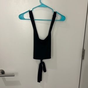Crop top with ribbon on the back black Shein